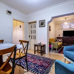 central-and-colorful-flat-in-caferaga-kadikoy.istanbul-turkeyhotels.com/